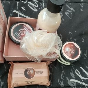 The Body Shop Shea Box & 8 piece Bath & Body Collection